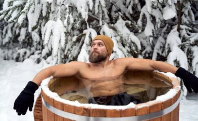 caucasian-man-take-the-winter-bath-in-tube-outdoor-2024-11-25-16-27-05-utc (1)